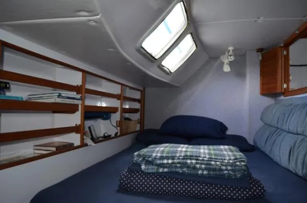 Slide: The Image of Endeavour Catamaran CO. CAT 36 2000 - 11