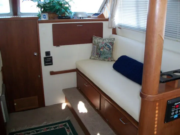 Slide: The Image of Tollycraft Hardtop Sports Cruiser 1990 - 4