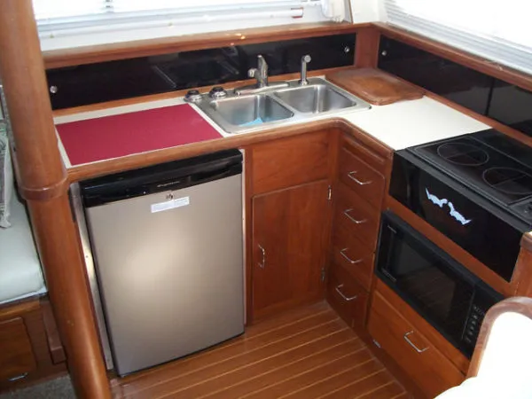 Slide: The Image of Tollycraft Hardtop Sports Cruiser 1990 - 6