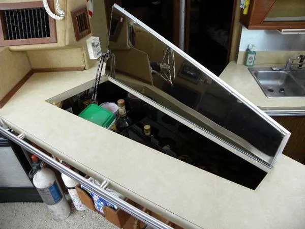 Slide: The Image of Sea Ray Sedan Bridge MY 1984 - 5