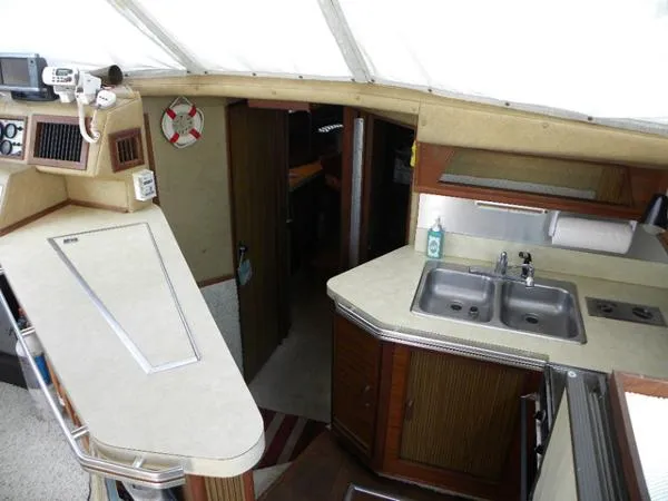 Slide: The Image of Sea Ray Sedan Bridge MY 1984 - 7