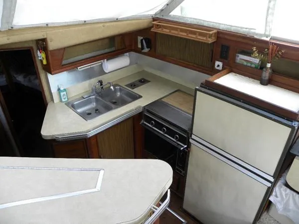 Slide: The Image of Sea Ray Sedan Bridge MY 1984 - 8