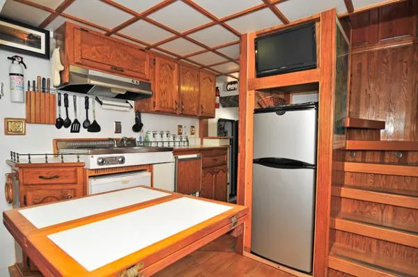 Slide: The Image of Vic Powell Custom Pilothouse 1992 - 6