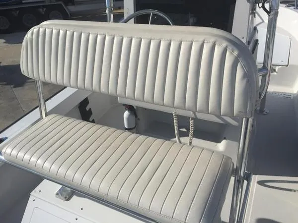 Slide: The Image of Boston Whaler 19 Outrage 1994 - 7
