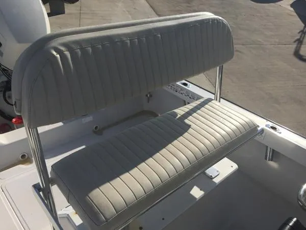 Slide: The Image of Boston Whaler 19 Outrage 1994 - 8