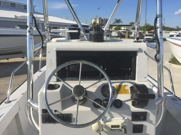 Slide: The Image of Boston Whaler 19 Outrage 1994 - 9