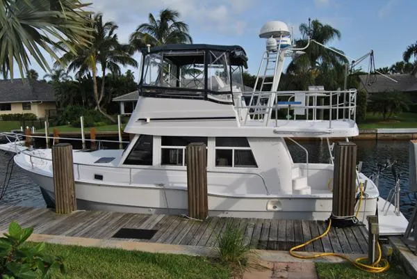 Slide: The Image of Mainship 390 1999 - 0