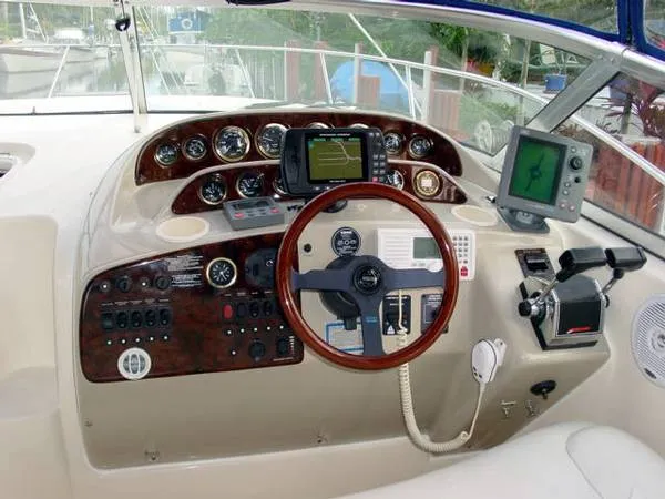 Slide: The Image of Rinker 340 Fiesta Vee 2000 - 7