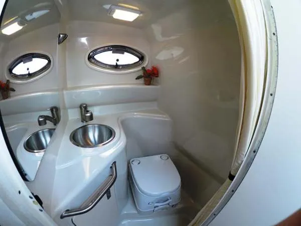Slide: The Image of Sea Ray 240 Sundancer 2010 - 5