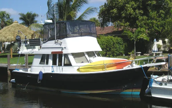 Slide: The Image of Mainship *Sedan Bridge* 2001 - 0