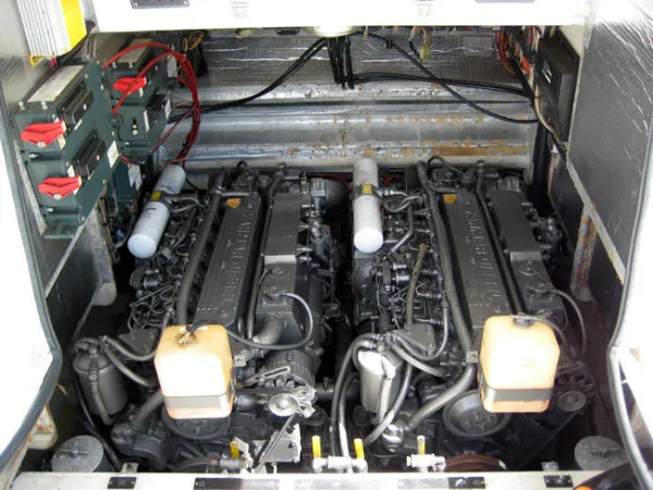 Slide: The Image of SeaVee *341 Center Console* 2001 - 7