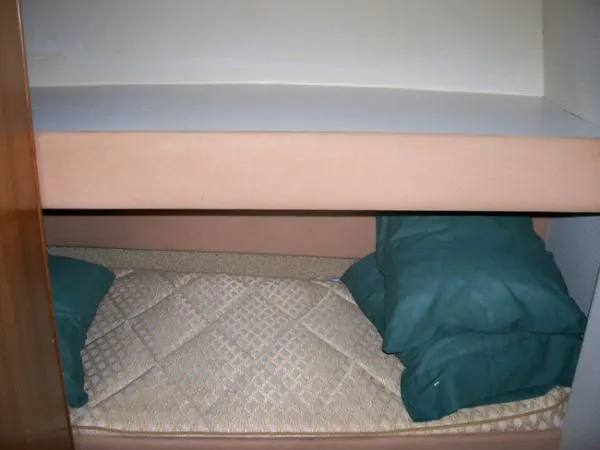Slide: The Image of Bayliner 1999 - 8