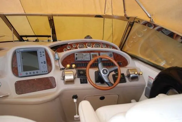 Slide: The Image of Sea Ray *41 Sundancer* 2000 - 9