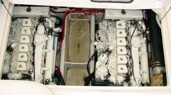 Slide: The Image of Maxum 3700 SCR 2000 - 8