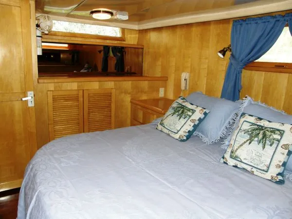 Slide: The Image of Novatec Embassy Sundeck Cruiser 1992 - 11