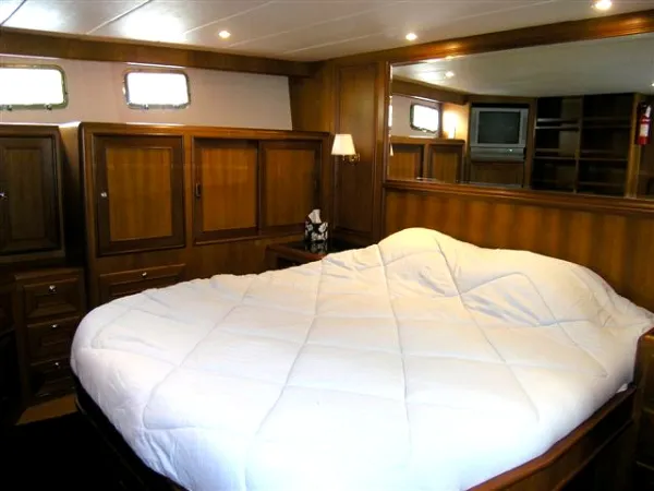 Slide: The Image of Alaskan Pilothouse 2004 - 11