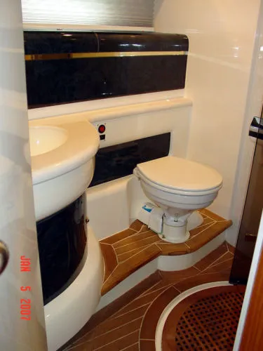 Slide: The Image of Sealine T51 MY 1999 - 6