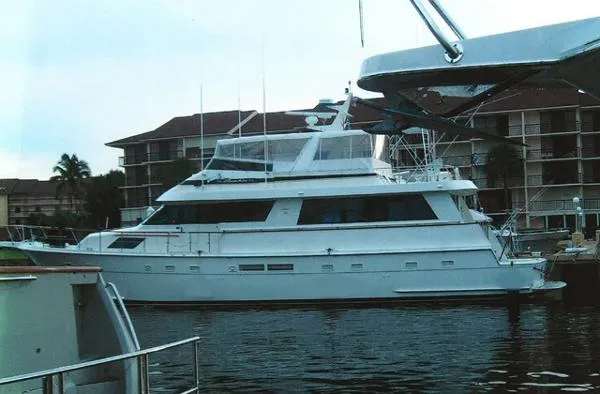 Slide: The Image of Hatteras 70 CMY 1989 - 1