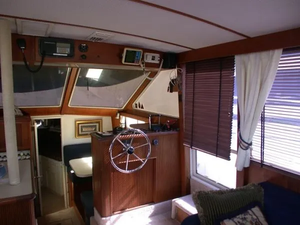 Slide: The Image of Tollycraft 44 Cockpit MY 1989 - 10