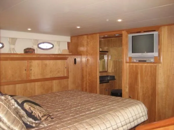 Slide: The Image of Navigator 57 Flybridge Cruiser 2003 - 10