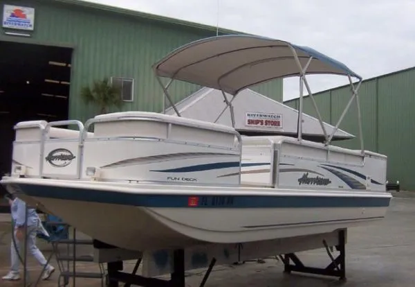 Slide: The Image of Hurricane 196RE Deck Boat 2007 - 0
