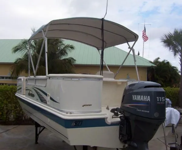 Slide: The Image of Hurricane 196RE Deck Boat 2007 - 8