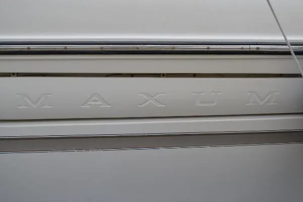 Slide: The Image of Maxum 4100 SCA 2000 - 4
