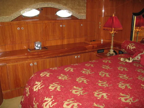 Slide: The Image of Johnson Enclosed Flybridge 2003 - 5