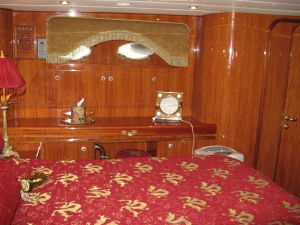 Slide: The Image of Johnson Enclosed Flybridge 2003 - 7