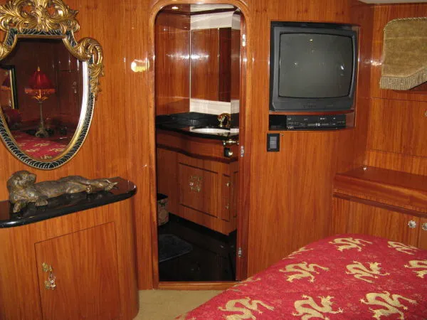 Slide: The Image of Johnson Enclosed Flybridge 2003 - 8
