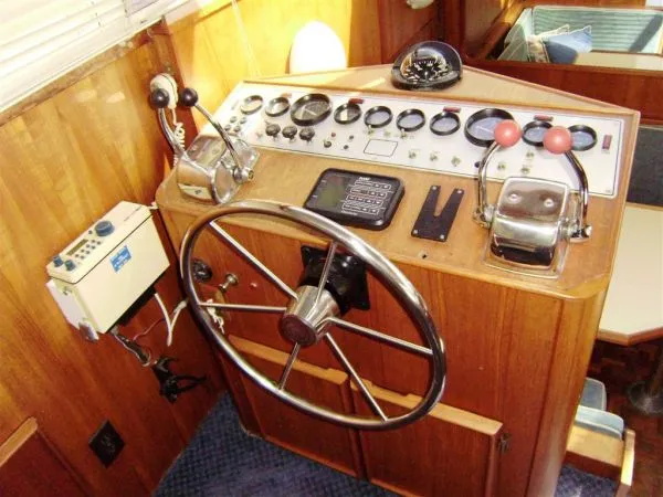 Slide: The Image of Chris-Craft 480 Corinthian 1986 - 11