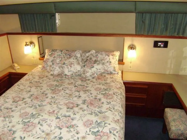 Slide: The Image of Chris-Craft 480 Corinthian 1986 - 6