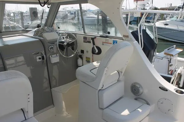 Slide: The Image of Bayliner 246 Discovery Cruiser 2008 - 10