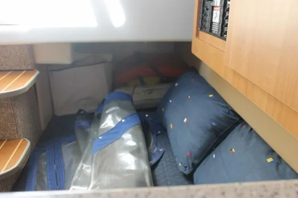 Slide: The Image of Bayliner 246 Discovery Cruiser 2008 - 5