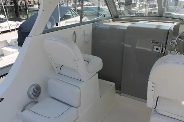 Slide: The Image of Bayliner 246 Discovery Cruiser 2008 - 9