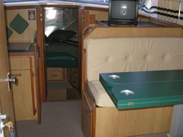 Slide: The Image of Bertram *Flybridge Sportfish* 1986 - 1