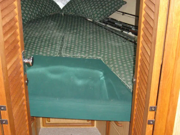 Slide: The Image of Bertram *Flybridge Sportfish* 1986 - 4