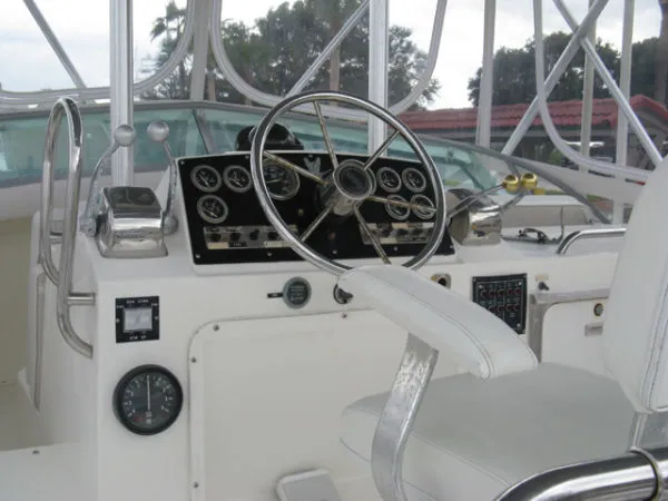 Slide: The Image of Bertram *Flybridge Sportfish* 1986 - 6