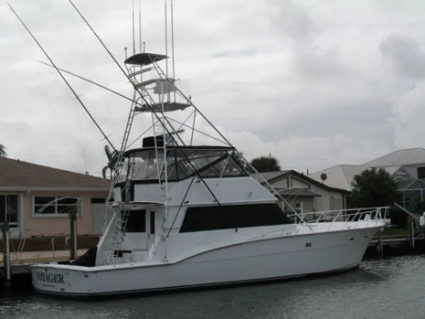 Slide: The Image of Hatteras *60 Convertible* 1985 - 0