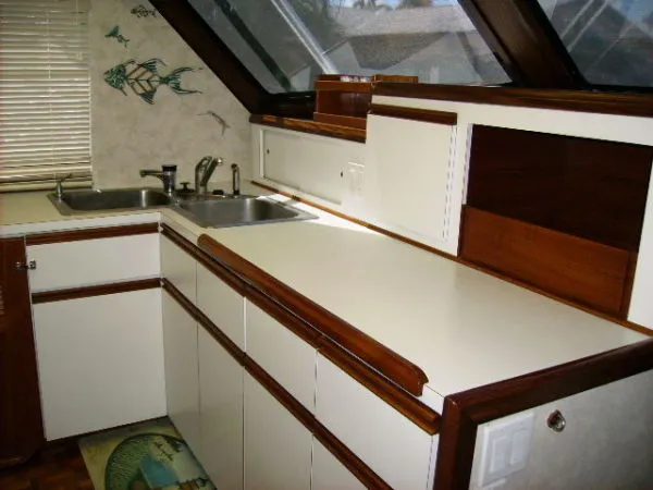 Slide: The Image of Hatteras *60 Convertible* 1985 - 10
