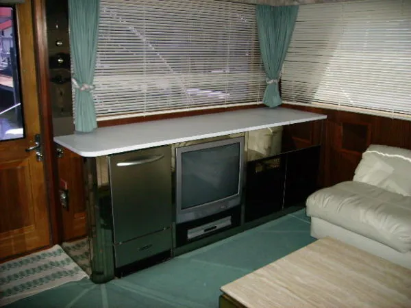 Slide: The Image of Hatteras *60 Convertible* 1985 - 6