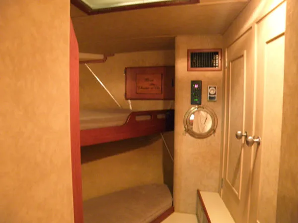 Slide: The Image of Bertram *Cockpit Motoryacht* 1982 - 1