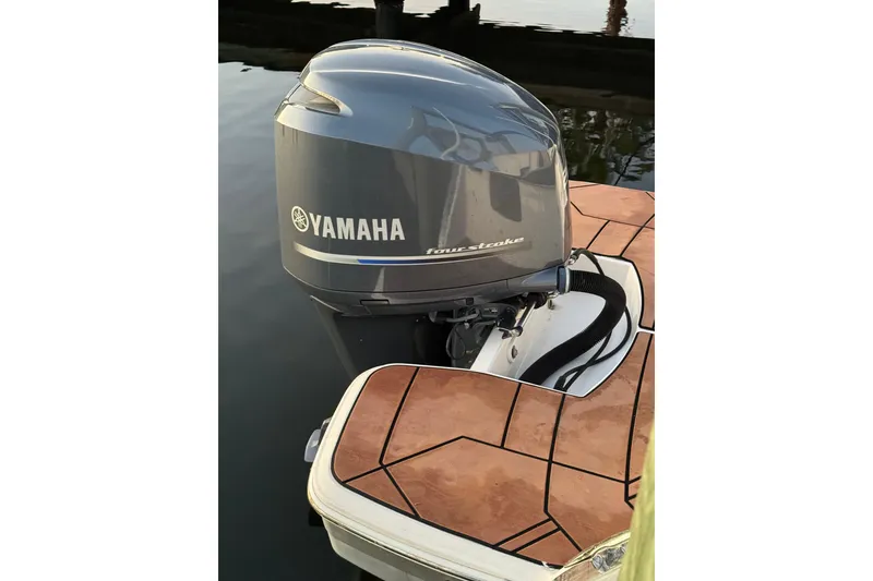 Slide: The Image of 2016 Regal 23 OBX with Yamaha outboard motor on water. - 32
