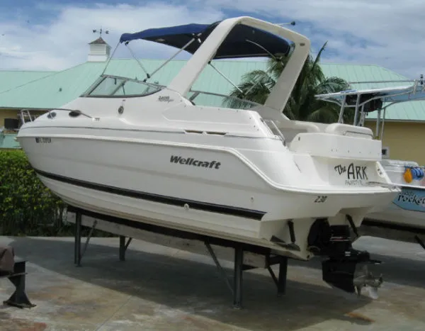 Slide: The Image of Wellcraft 2600 Martinique 2000 - 11