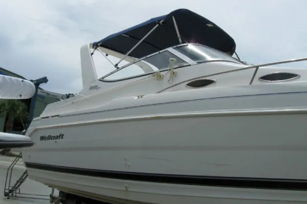 Slide: The Image of Wellcraft 2600 Martinique 2000 - 4