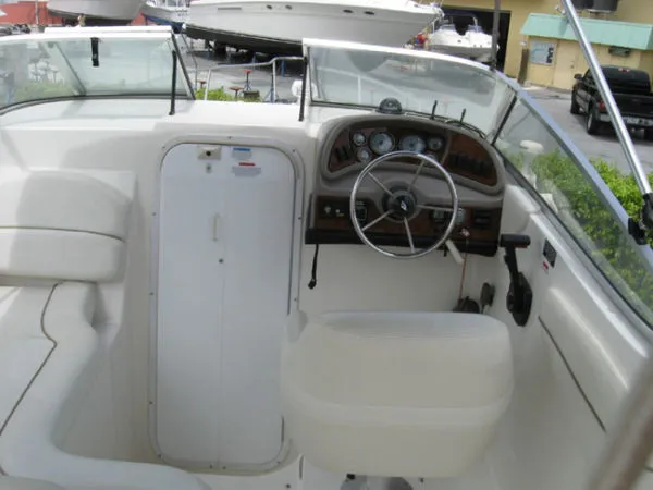 Slide: The Image of Wellcraft 2600 Martinique 2000 - 6
