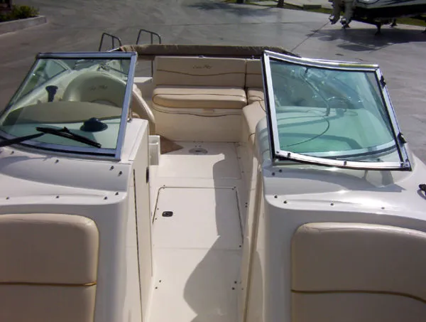 Slide: The Image of Sea Ray SunDeck 2001 - 2