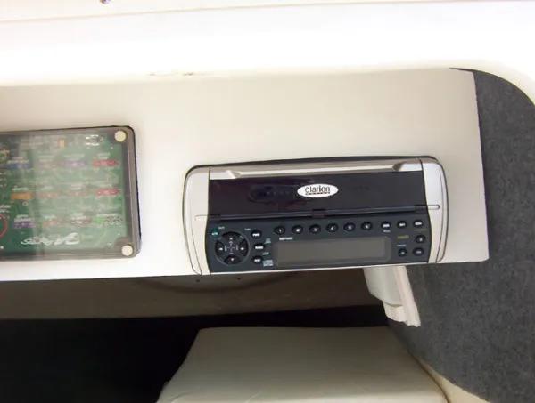 Slide: The Image of Sea Ray SunDeck 2001 - 5