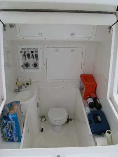 Slide: The Image of SeaVee Center Console 2001 - 5
