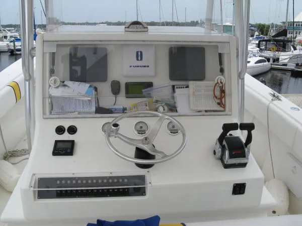 Slide: The Image of SeaVee Center Console 2001 - 6